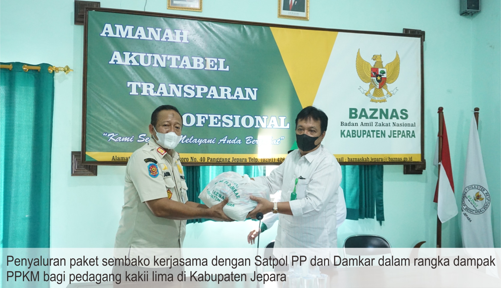 baznas-dan-satpol-pp-damkar-bantu-pkl-