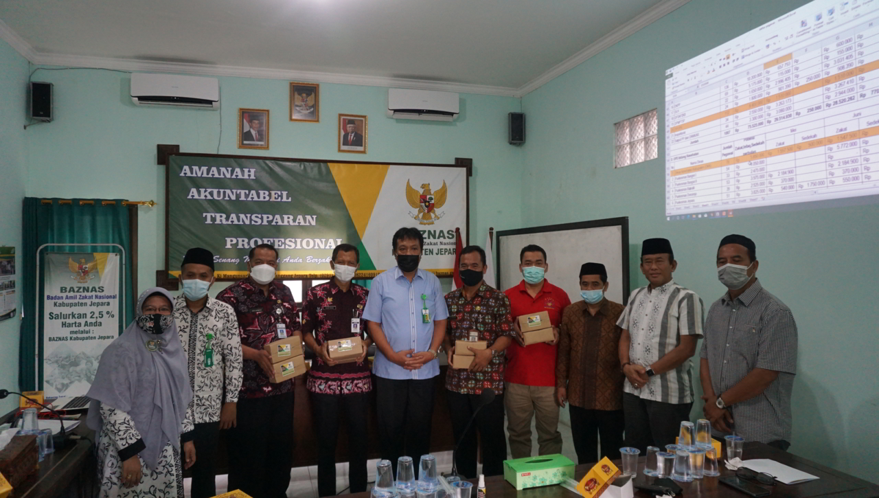 baznas-bagikan-6000-handsanitizer-