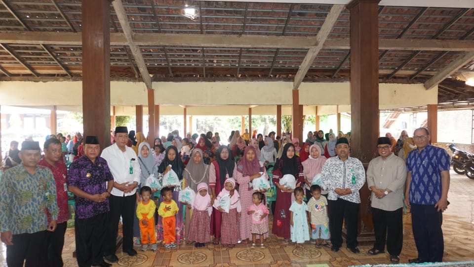baznas-beri-bantuan-terdampak-stunting
