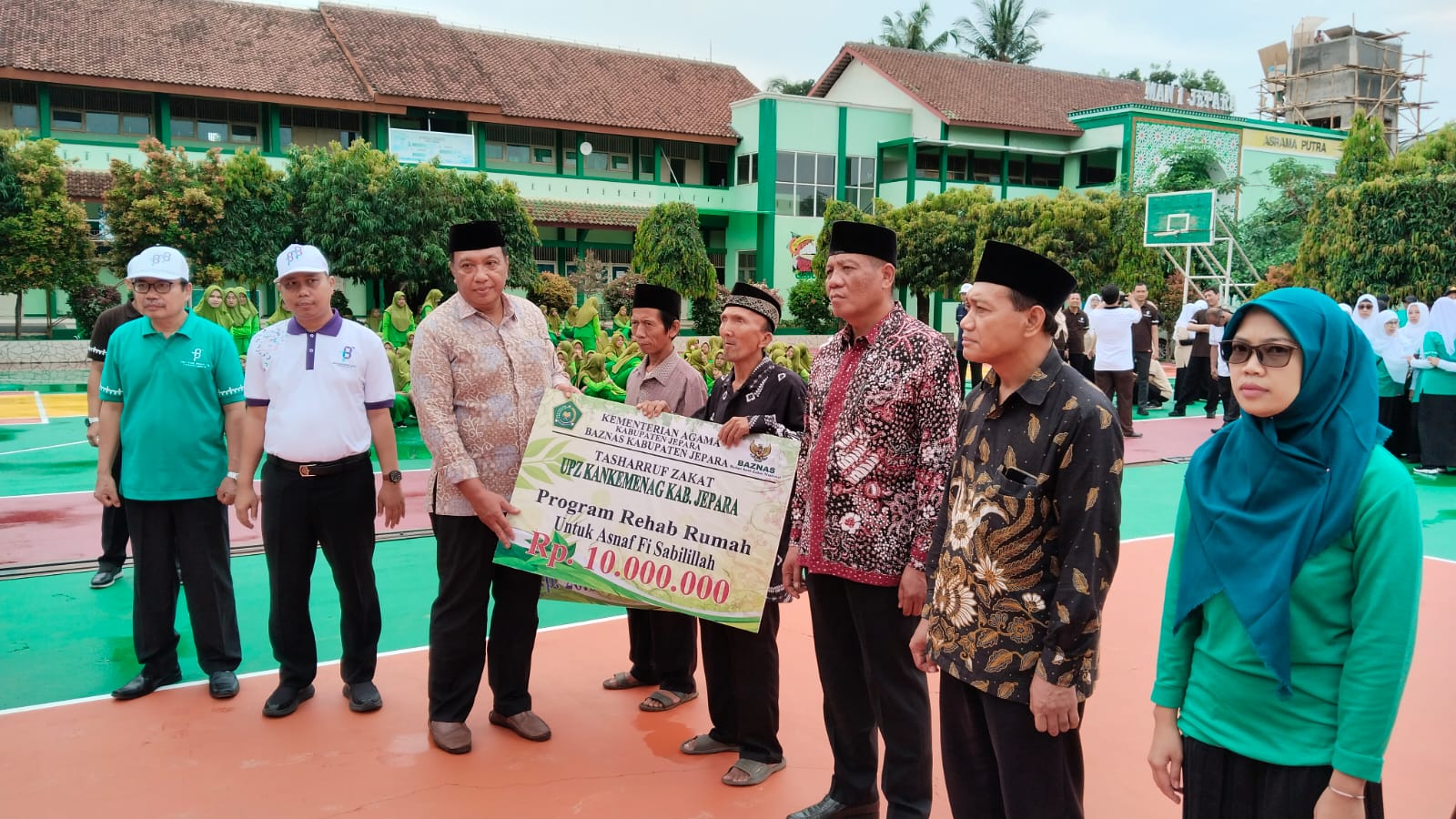 apel-hab-ke-78-baznas-jepara-bantu-siswa-