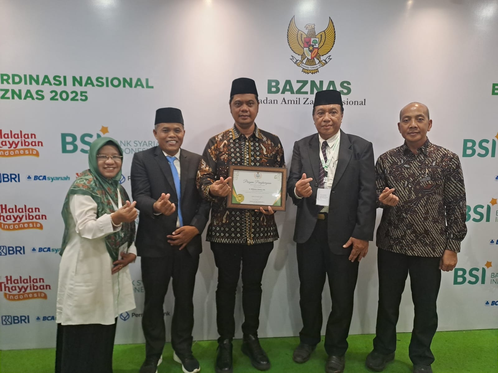 witiarso-utomo-bupati-jepara-menerima-penghargaan-baznas-award-2025